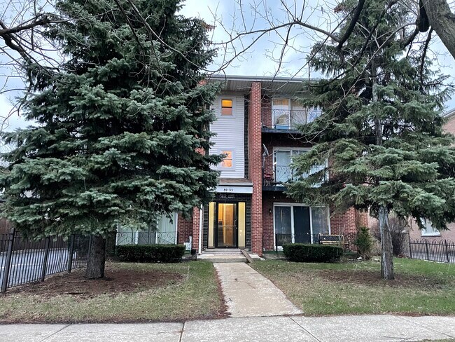 8033 S Roberts Rd in Bridgeview, IL - Building Photo - Building Photo