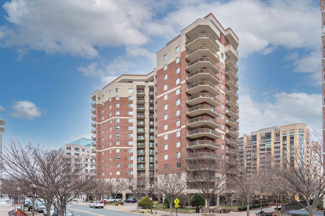 Virginia Square Condominium in Arlington, VA - Building Photo - Building Photo