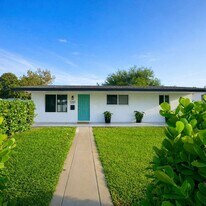 1251 NE 211th Ter in Miami, FL - Building Photo