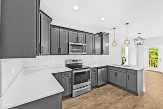 546 Gray Station Rd in Gray, TN - Foto de edificio - Building Photo
