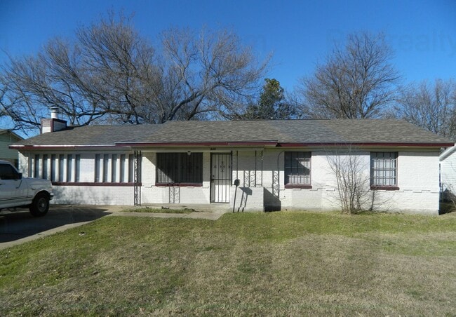 945 E Kirnwood Dr in Dallas, TX - Building Photo - Building Photo