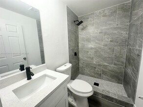 6016 Lacota Ave in Ft. Myers, FL - Building Photo - Building Photo