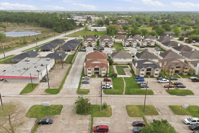 1310 Brenda Ln in Humble, TX - Foto de edificio - Building Photo