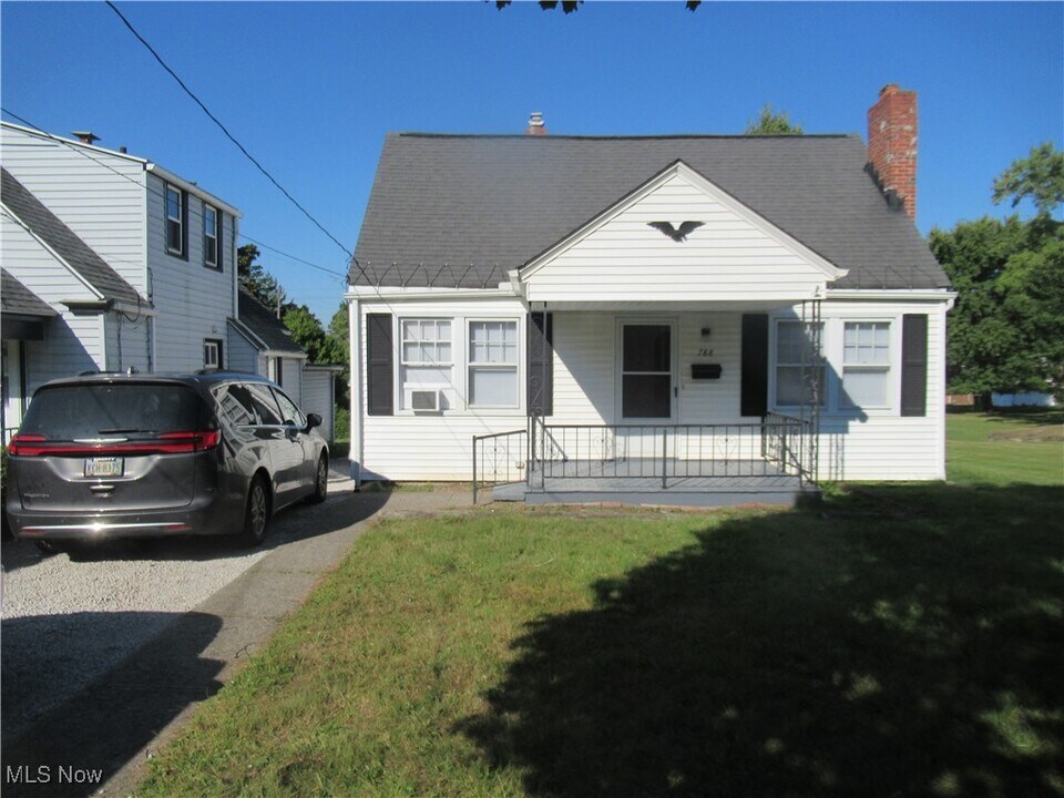 788 Mc Kinley Ave in Bedford, OH - Building Photo