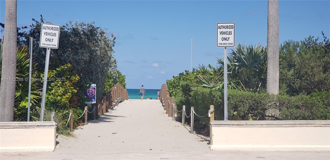 8430 Harding Ave in Miami Beach, FL - Building Photo