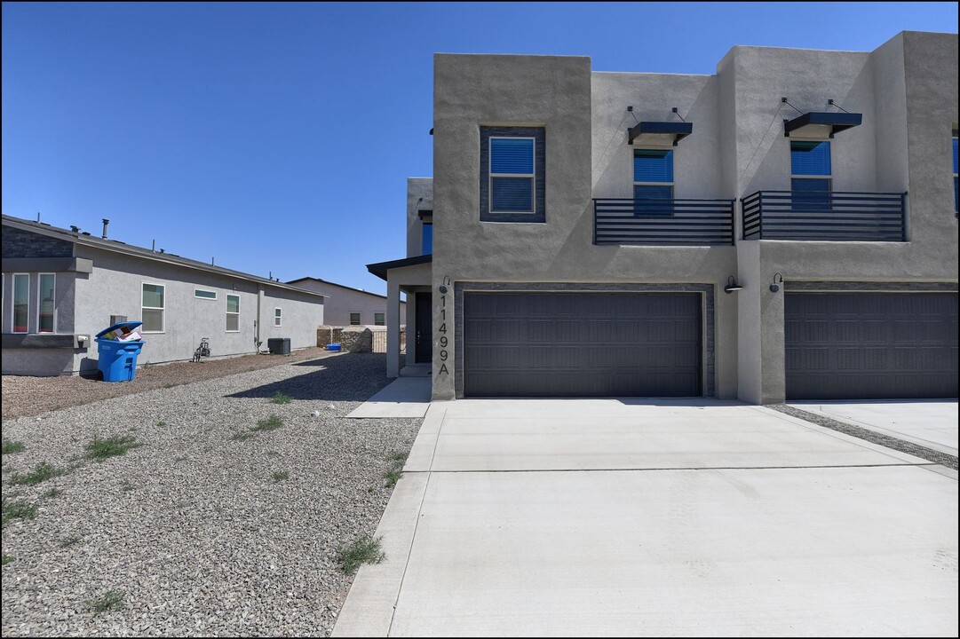 11499 Summer Dr in Socorro, TX - Building Photo