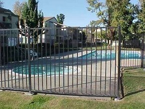 Rivercourt Apartments in Sacramento, CA - Foto de edificio - Building Photo