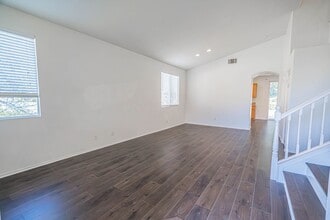 24198 Matthew Pl in Santa Clarita, CA - Building Photo - Building Photo