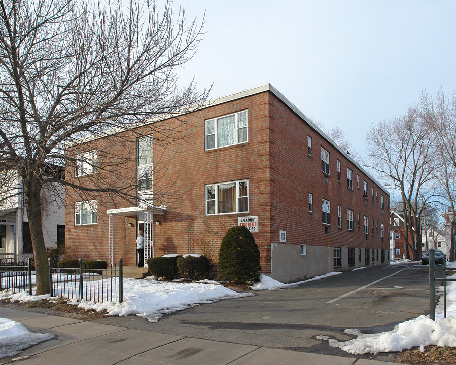 18 Vernon St in Hartford, CT - Building Photo