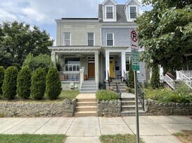 1700 D St SE in Washington, DC - Building Photo