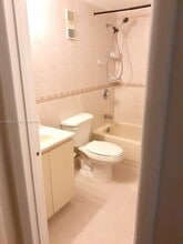9170 Fontainebleau Blvd in Miami, FL - Building Photo - Building Photo