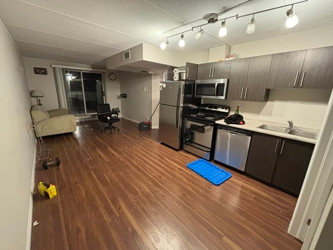 251 Erb St. W in Waterloo, ON - Building Photo - Building Photo