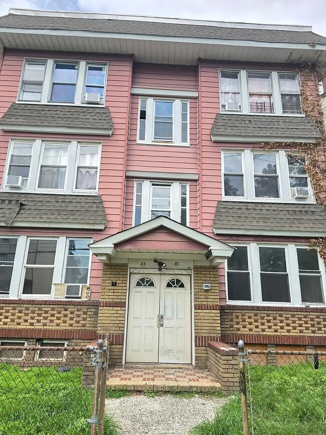 81 Montgomery Ave, Unit 2