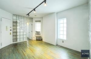 313 W 17th St-Unit -#2E in New York, NY - Building Photo - Building Photo