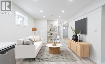 18 Louise Ln in Orillia, ON - Building Photo