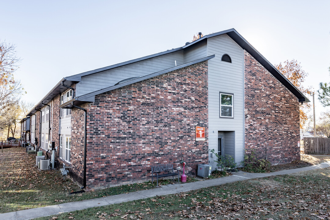 Links Crossing Apartments Homes in Sapulpa, OK - Building Photo