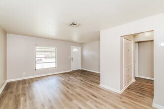 195 E 28th St in West Palm Beach, FL - Foto de edificio - Building Photo