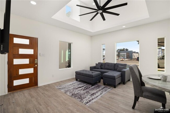 10 Karen Dr in Alton, TX - Building Photo - Building Photo