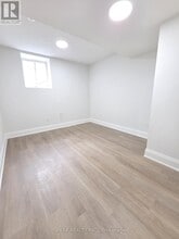 1432 Yellow Rose Cir in Oakville, ON - Building Photo - Building Photo