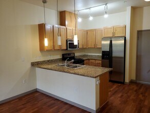 375 Kirkland Ave in Kirkland, WA - Building Photo - Building Photo