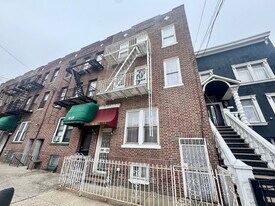 36-31 30th St in Astoria, NY - Building Photo