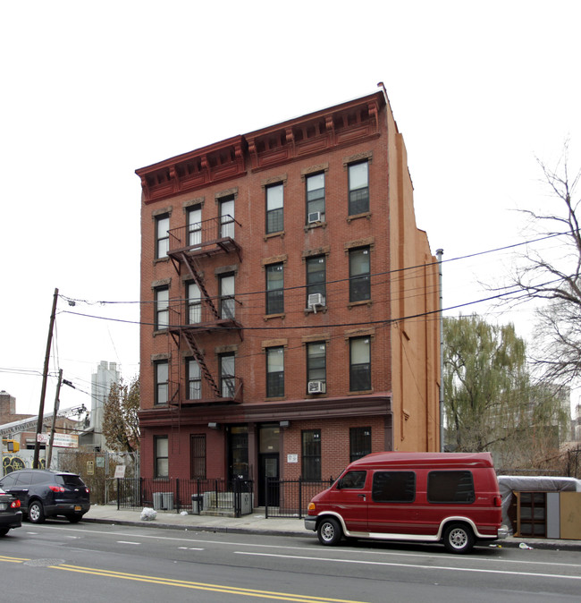 922 Melrose Ave in Bronx, NY - Foto de edificio - Building Photo