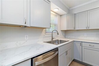 2421 Casey Ct in Virginia Beach, VA - Building Photo - Building Photo