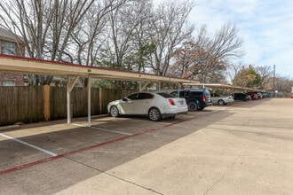 Radford Place Apartments in Irving, TX - Foto de edificio - Building Photo