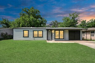 5738 Kenilwood Dr in Houston, TX - Building Photo