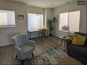 825 NW Highgarden Dr in Bremerton, WA - Building Photo - Building Photo