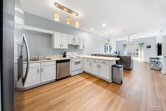 7101 Joy St in Pensacola, FL - Foto de edificio - Building Photo
