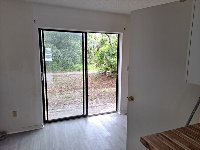 2052 Kings Hwy