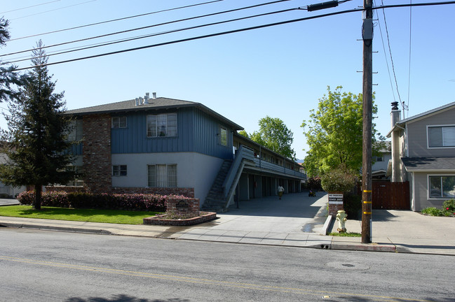 1690 Kentfield Ave in Redwood City, CA - Building Photo - Building Photo