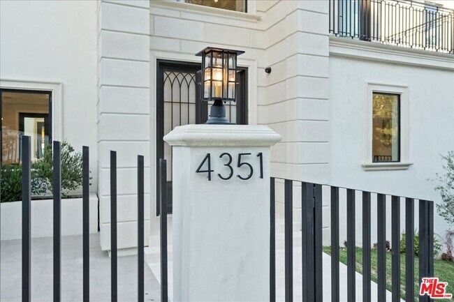 4351 Vanalden Ave in Los Angeles, CA - Building Photo - Building Photo