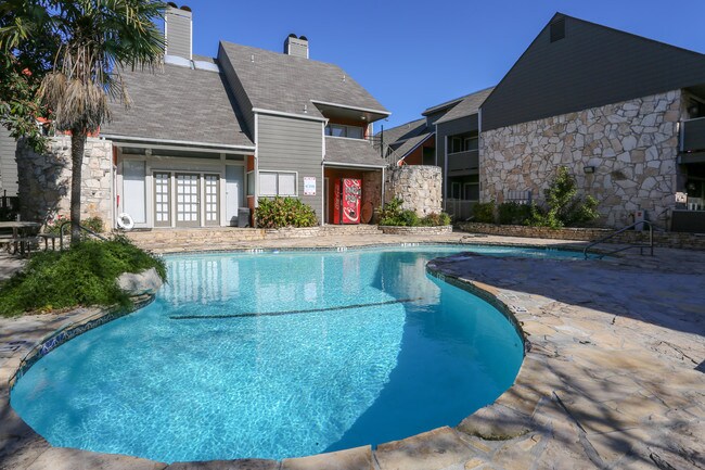 OakStone Apartment Homes in San Antonio, TX - Building Photo - Building Photo