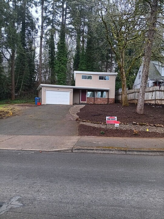 700 Browning Ave SE in Salem, OR - Building Photo