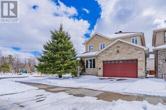546 Kochar Dr in Ottawa, ON - Building Photo - Building Photo