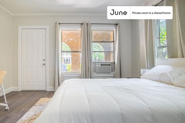 Private bedroom in 4 bed/2 bath Home in Dallas, TX - Building Photo - Building Photo