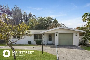 1371 Poinciana Rd in Venice, FL - Building Photo