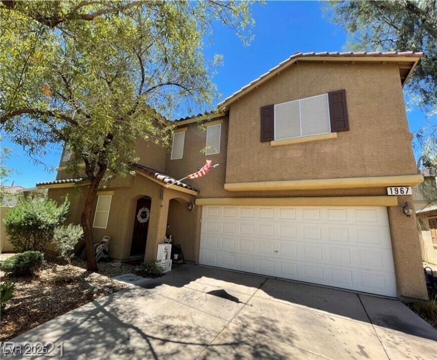 1967 Sunset Village Cir in Henderson, NV - Building Photo