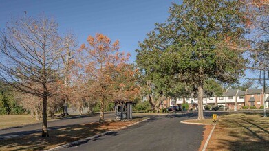 2731 S Blair Stone Rd in Tallahassee, FL - Foto de edificio - Building Photo