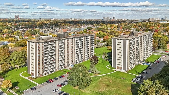 Cassandra Towers in Toronto, ON - Building Photo - Building Photo