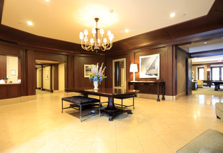 Highgrove Luxury Apartments in Stamford, CT - Foto de edificio - Lobby