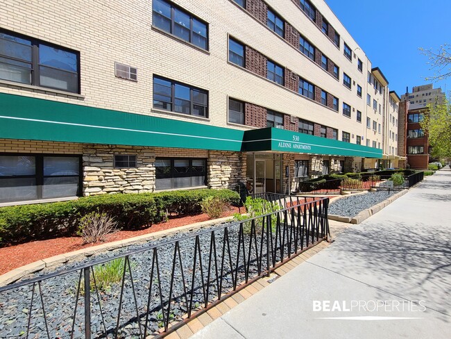 530 W Aldine, Unit 17