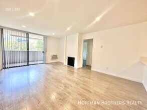 724 N W Knoll Dr in West Hollywood, CA - Building Photo - Building Photo