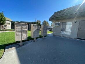 Canyon Villa in Colton, CA - Foto de edificio - Building Photo
