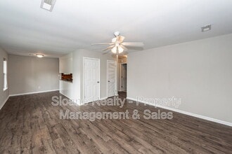 819 Sandpiper Dr in Ladson, SC - Building Photo - Building Photo