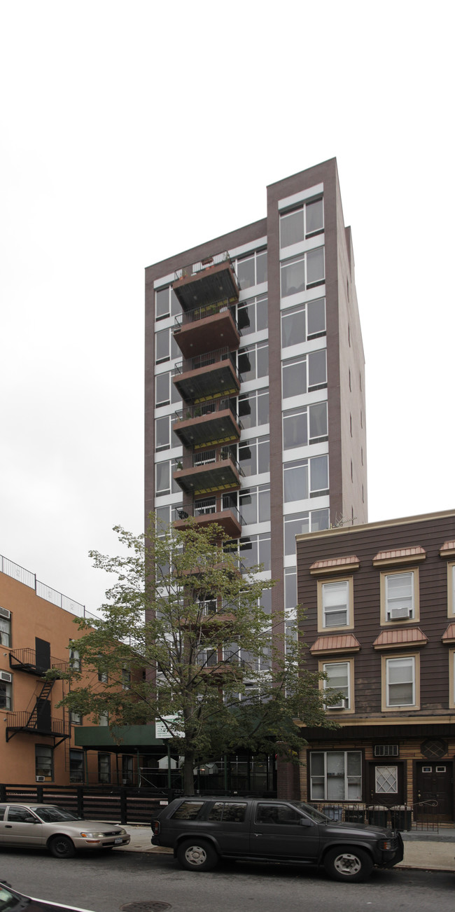 480 Humboldt Street in Brooklyn, NY - Foto de edificio - Building Photo