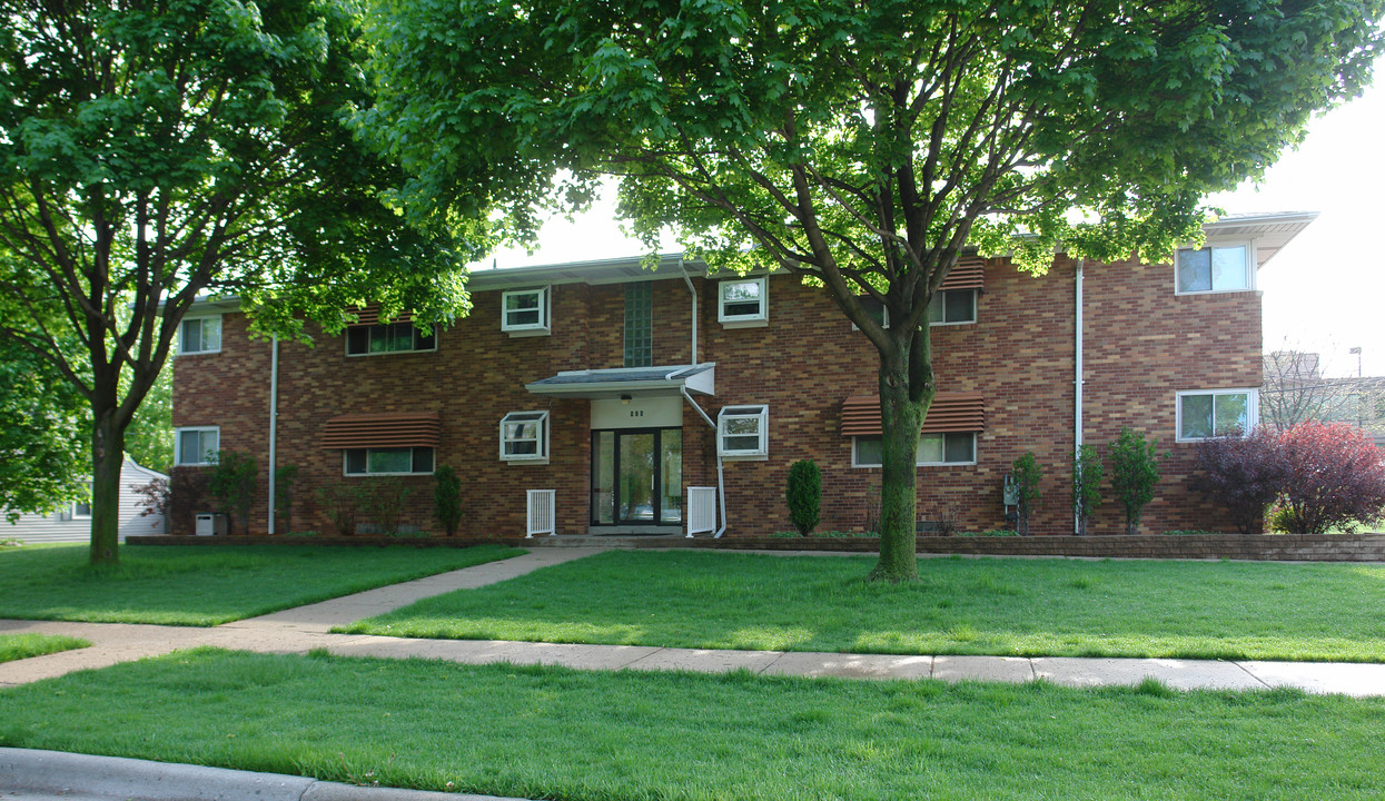 926 N Foster Ave in Lansing, MI - Foto de edificio