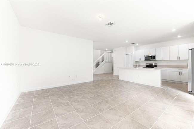 2232 SE 30th St in Homestead, FL - Building Photo - Building Photo